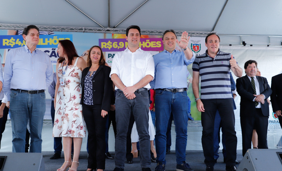 Governador Carlos Massa Ratinho Junior entrega a nova sede do Colégio Estadual Bandeirantes, em Campina Grande do Sul e libera recursos para pavimentação de ruas da cidade - Campina Grande do Sul, 13/02/2020 - Foto:  Rodrigo Félix Leal/AEN