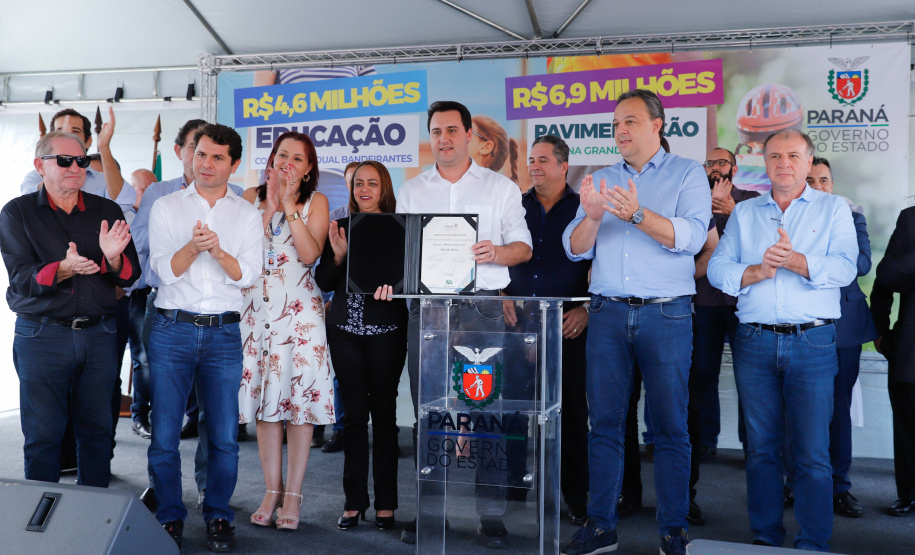 Governador Carlos Massa Ratinho Junior entrega a nova sede do Colégio Estadual Bandeirantes, em Campina Grande do Sul e libera recursos para pavimentação de ruas da cidade - Campina Grande do Sul, 13/02/2020 - Foto:  Rodrigo Félix Leal/AEN