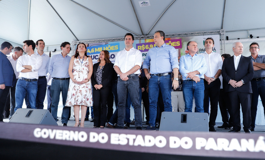 Governador Carlos Massa Ratinho Junior entrega a nova sede do Colégio Estadual Bandeirantes, em Campina Grande do Sul e libera recursos para pavimentação de ruas da cidade - Campina Grande do Sul, 13/02/2020 - Foto:  Rodrigo Félix Leal/AEN