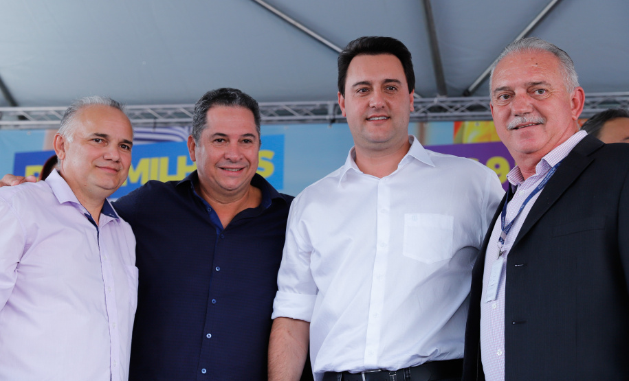 Governador Carlos Massa Ratinho Junior entrega a nova sede do Colégio Estadual Bandeirantes, em Campina Grande do Sul e libera recursos para pavimentação de ruas da cidade - Campina Grande do Sul, 13/02/2020 - Foto:  Rodrigo Félix Leal/AEN