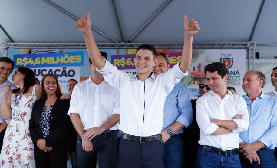 Governador Carlos Massa Ratinho Junior entrega a nova sede do Colégio Estadual Bandeirantes, em Campina Grande do Sul e libera recursos para pavimentação de ruas da cidade - Campina Grande do Sul, 13/02/2020 - Foto:  Rodrigo Félix Leal/AEN