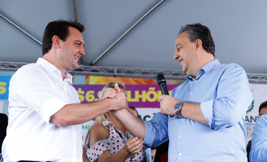 Governador Carlos Massa Ratinho Junior entrega a nova sede do Colégio Estadual Bandeirantes, em Campina Grande do Sul e libera recursos para pavimentação de ruas da cidade - Campina Grande do Sul, 13/02/2020 - Foto:  Rodrigo Félix Leal/AEN