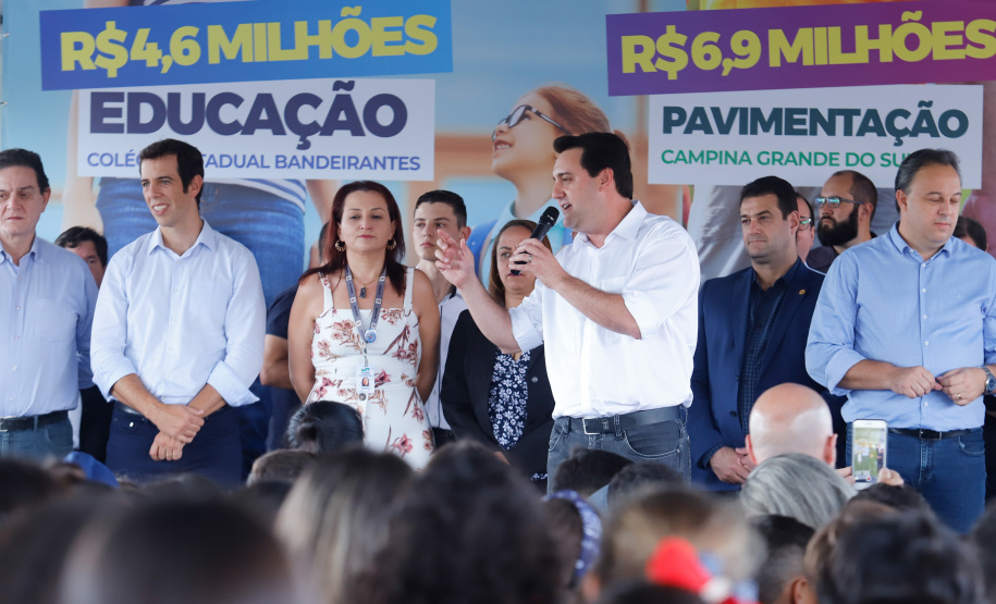 Governador Carlos Massa Ratinho Junior entrega a nova sede do Colégio Estadual Bandeirantes, em Campina Grande do Sul e libera recursos para pavimentação de ruas da cidade - Campina Grande do Sul, 13/02/2020 - Foto:  Rodrigo Félix Leal/AEN