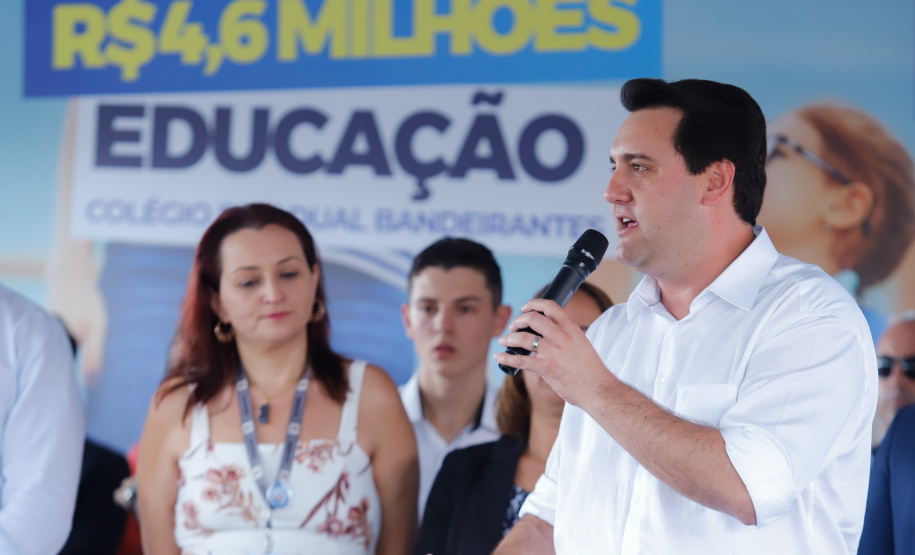 Governador Carlos Massa Ratinho Junior entrega a nova sede do Colégio Estadual Bandeirantes, em Campina Grande do Sul e libera recursos para pavimentação de ruas da cidade - Campina Grande do Sul, 13/02/2020 - Foto:  Rodrigo Félix Leal/AEN