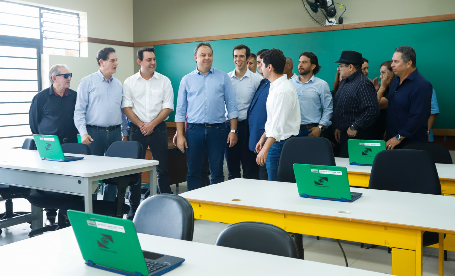 Governador Carlos Massa Ratinho Junior entrega a nova sede do Colégio Estadual Bandeirantes, em Campina Grande do Sul e libera recursos para pavimentação de ruas da cidade - Campina Grande do Sul, 13/02/2020 - Foto:  Rodrigo Félix Leal/AEN