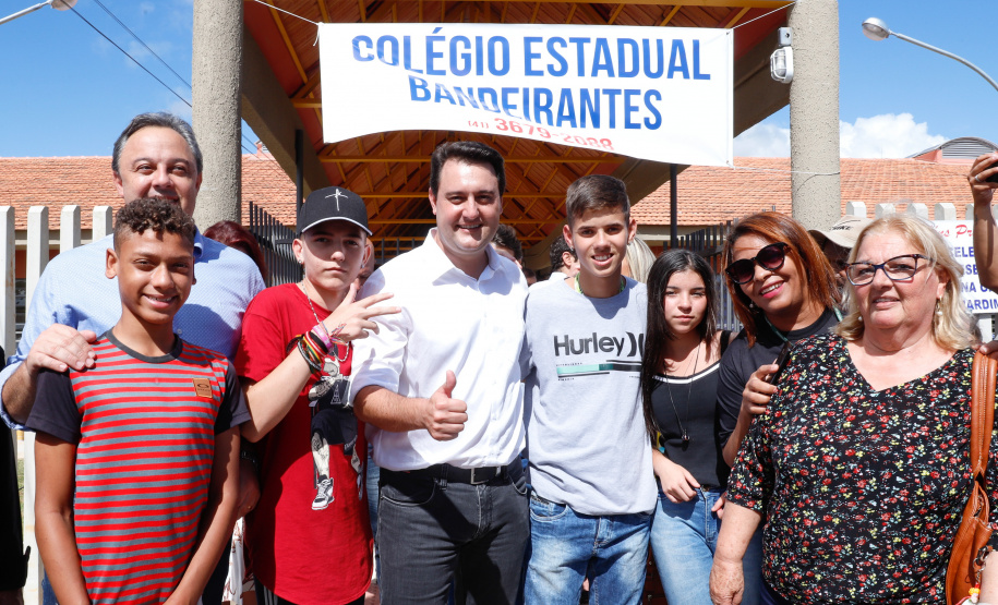 Governador Carlos Massa Ratinho Junior entrega a nova sede do Colégio Estadual Bandeirantes, em Campina Grande do Sul e libera recursos para pavimentação de ruas da cidade - Campina Grande do Sul, 13/02/2020 - Foto:  Rodrigo Félix Leal/AEN