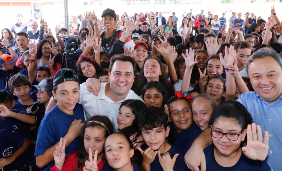 Governador Carlos Massa Ratinho Junior entrega a nova sede do Colégio Estadual Bandeirantes, em Campina Grande do Sul e libera recursos para pavimentação de ruas da cidade - Campina Grande do Sul, 13/02/2020 - Foto:  Rodrigo Félix Leal/AEN