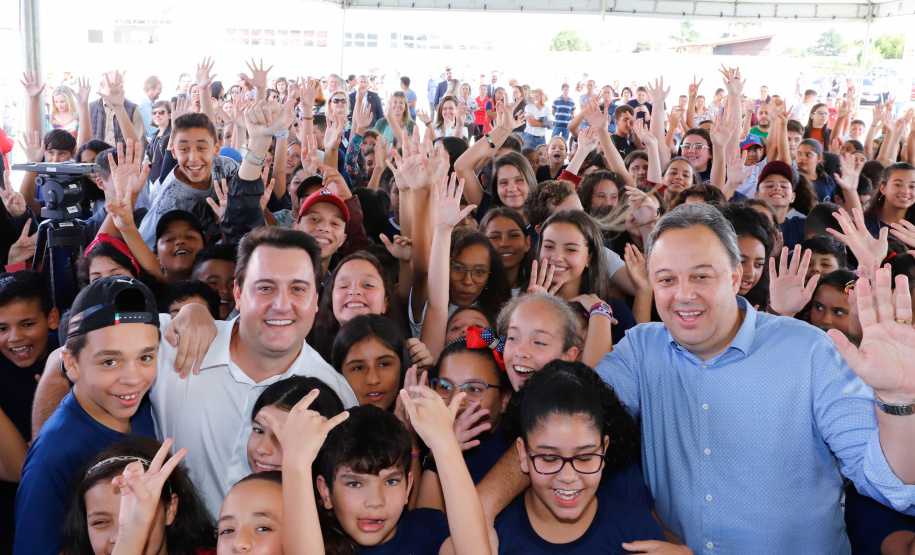 Governador Carlos Massa Ratinho Junior entrega a nova sede do Colégio Estadual Bandeirantes, em Campina Grande do Sul e libera recursos para pavimentação de ruas da cidade - Campina Grande do Sul, 13/02/2020 - Foto:  Rodrigo Félix Leal/AEN
