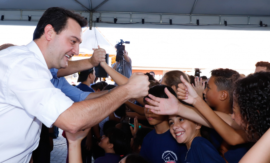 Governador Carlos Massa Ratinho Junior entrega a nova sede do Colégio Estadual Bandeirantes, em Campina Grande do Sul e libera recursos para pavimentação de ruas da cidade - Campina Grande do Sul, 13/02/2020 - Foto:  Rodrigo Félix Leal/AEN