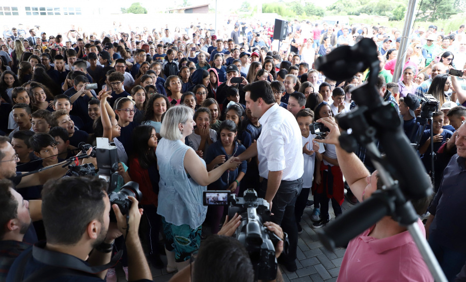 Governador Carlos Massa Ratinho Junior entrega a nova sede do Colégio Estadual Bandeirantes, em Campina Grande do Sul e libera recursos para pavimentação de ruas  da cidade  -  Campina Grande do Sul, 13/02/2020  -  Foto: José Fernando Ogura/AEN