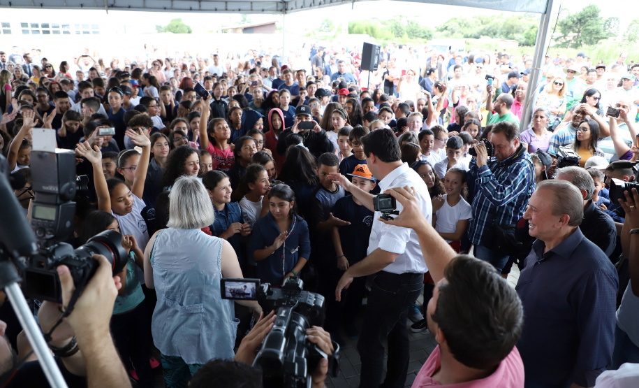 Governador Carlos Massa Ratinho Junior entrega a nova sede do Colégio Estadual Bandeirantes, em Campina Grande do Sul e libera recursos para pavimentação de ruas  da cidade  -  Campina Grande do Sul, 13/02/2020  -  Foto: José Fernando Ogura/AEN