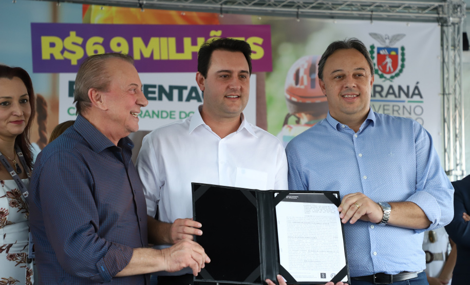Governador Carlos Massa Ratinho Junior entrega a nova sede do Colégio Estadual Bandeirantes, em Campina Grande do Sul e libera recursos para pavimentação de ruas  da cidade  -  Campina Grande do Sul, 13/02/2020  -  Foto: José Fernando Ogura/AEN