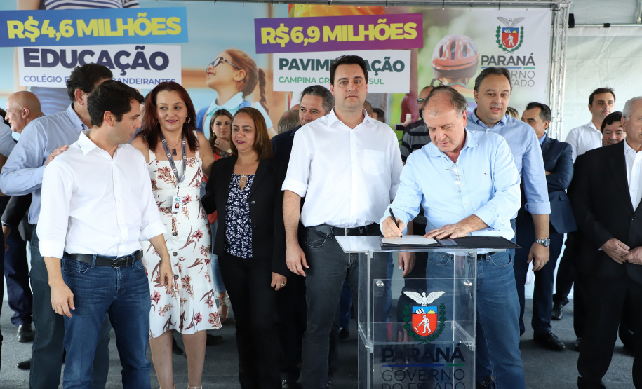 Governador Carlos Massa Ratinho Junior entrega a nova sede do Colégio Estadual Bandeirantes, em Campina Grande do Sul e libera recursos para pavimentação de ruas  da cidade  -  Campina Grande do Sul, 13/02/2020  -  Foto: José Fernando Ogura/AEN