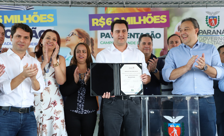 Governador Carlos Massa Ratinho Junior entrega a nova sede do Colégio Estadual Bandeirantes, em Campina Grande do Sul e libera recursos para pavimentação de ruas  da cidade  -  Campina Grande do Sul, 13/02/2020  -  Foto: José Fernando Ogura/AEN