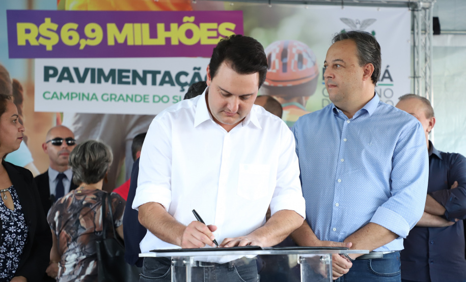 Governador Carlos Massa Ratinho Junior entrega a nova sede do Colégio Estadual Bandeirantes, em Campina Grande do Sul e libera recursos para pavimentação de ruas  da cidade  -  Campina Grande do Sul, 13/02/2020  -  Foto: José Fernando Ogura/AEN