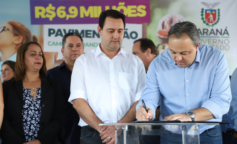 Governador Carlos Massa Ratinho Junior entrega a nova sede do Colégio Estadual Bandeirantes, em Campina Grande do Sul e libera recursos para pavimentação de ruas  da cidade  -  Campina Grande do Sul, 13/02/2020  -  Foto: José Fernando Ogura/AEN