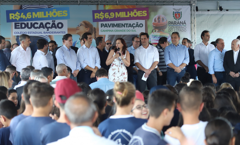 Governador Carlos Massa Ratinho Junior entrega a nova sede do Colégio Estadual Bandeirantes, em Campina Grande do Sul e libera recursos para pavimentação de ruas  da cidade  -  Campina Grande do Sul, 13/02/2020  -  Foto: José Fernando Ogura/AEN