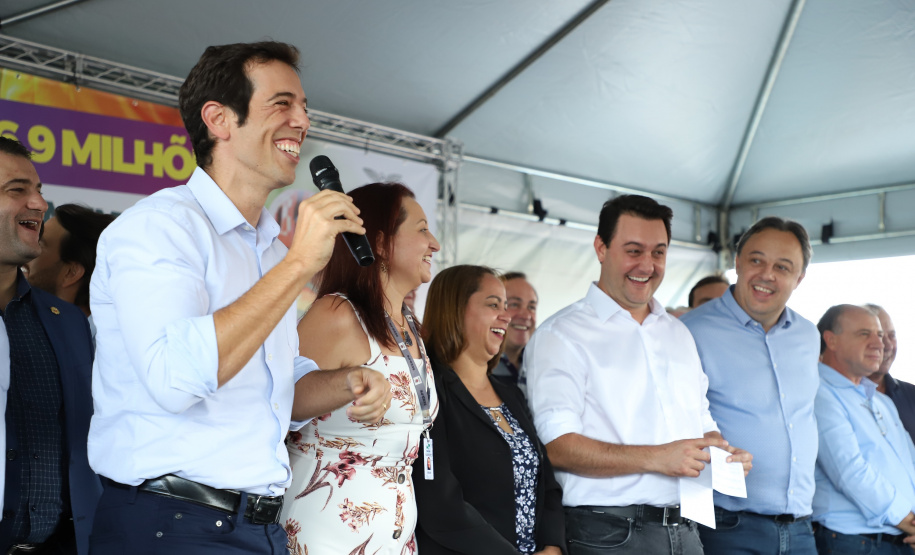 Governador Carlos Massa Ratinho Junior entrega a nova sede do Colégio Estadual Bandeirantes, em Campina Grande do Sul e libera recursos para pavimentação de ruas  da cidade  -  Campina Grande do Sul, 13/02/2020  -  Foto: José Fernando Ogura/AEN