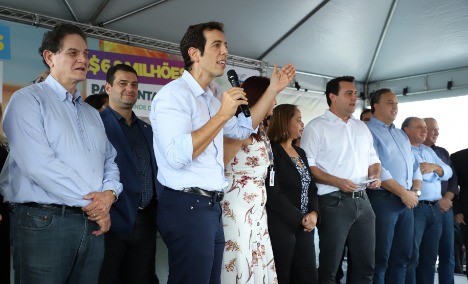 Governador Carlos Massa Ratinho Junior entrega a nova sede do Colégio Estadual Bandeirantes, em Campina Grande do Sul e libera recursos para pavimentação de ruas  da cidade  -  Campina Grande do Sul, 13/02/2020  -  Foto: José Fernando Ogura/AEN