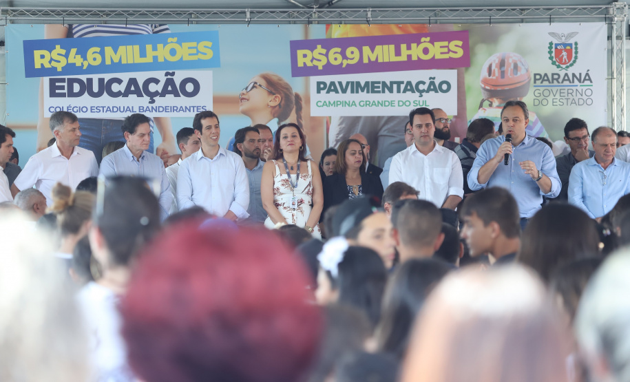 Governador Carlos Massa Ratinho Junior entrega a nova sede do Colégio Estadual Bandeirantes, em Campina Grande do Sul e libera recursos para pavimentação de ruas  da cidade  -  Campina Grande do Sul, 13/02/2020  -  Foto: José Fernando Ogura/AEN