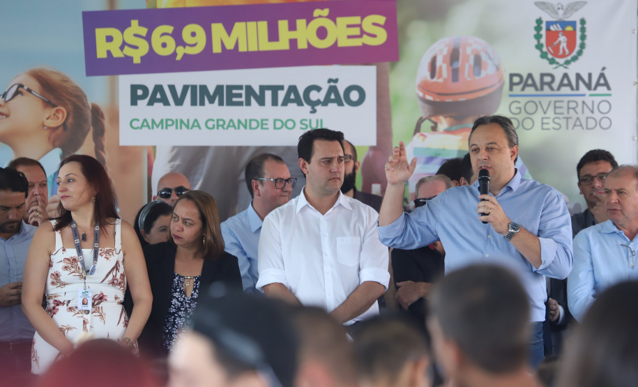 Governador Carlos Massa Ratinho Junior entrega a nova sede do Colégio Estadual Bandeirantes, em Campina Grande do Sul e libera recursos para pavimentação de ruas  da cidade  -  Campina Grande do Sul, 13/02/2020  -  Foto: José Fernando Ogura/AEN