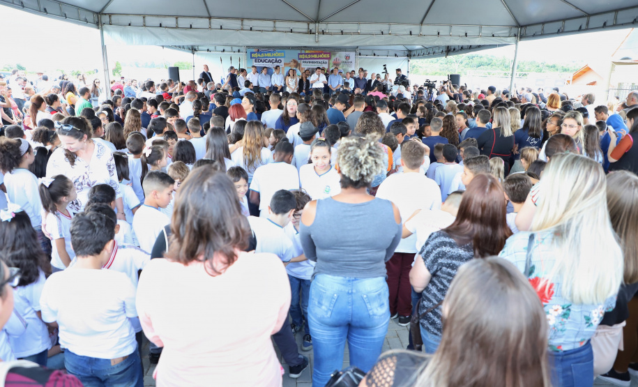 Governador Carlos Massa Ratinho Junior entrega a nova sede do Colégio Estadual Bandeirantes, em Campina Grande do Sul e libera recursos para pavimentação de ruas  da cidade  -  Campina Grande do Sul, 13/02/2020  -  Foto: José Fernando Ogura/AEN