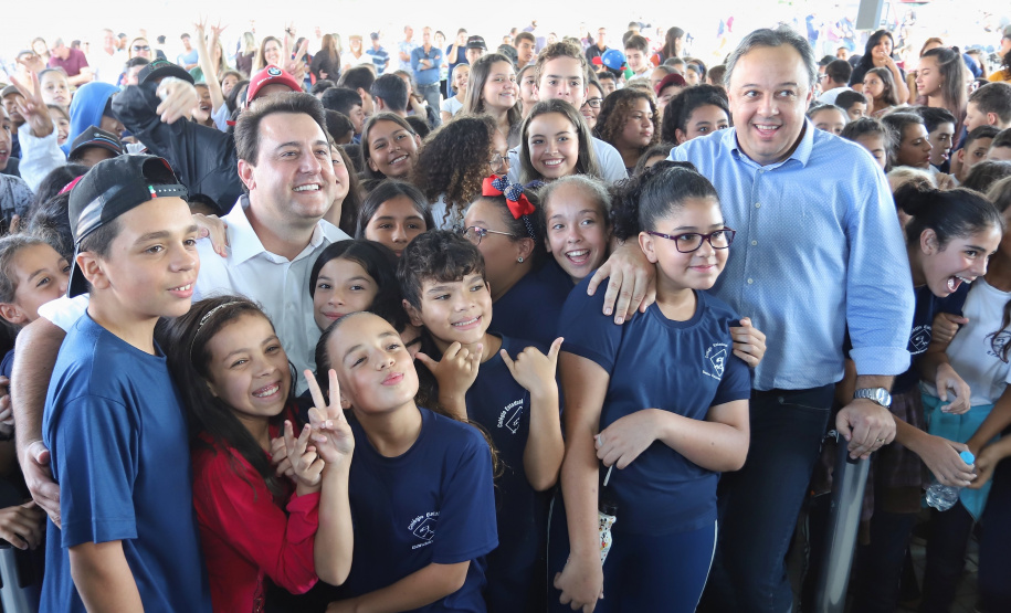 Governador Carlos Massa Ratinho Junior entrega a nova sede do Colégio Estadual Bandeirantes, em Campina Grande do Sul e libera recursos para pavimentação de ruas  da cidade  -  Campina Grande do Sul, 13/02/2020  -  Foto: José Fernando Ogura/AEN