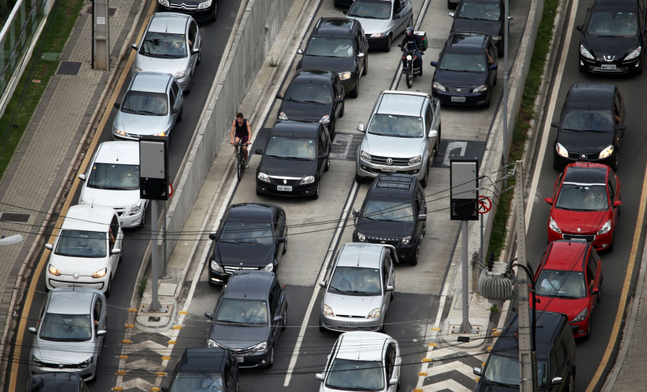 Começa a vencer nesta segunda-feira (17) o prazo para o pagamento da segunda parcela do Imposto sobre Propriedade de Veículos Automotores (IPVA).   - Foto: José Fernando Ogura/Arquivo AEN