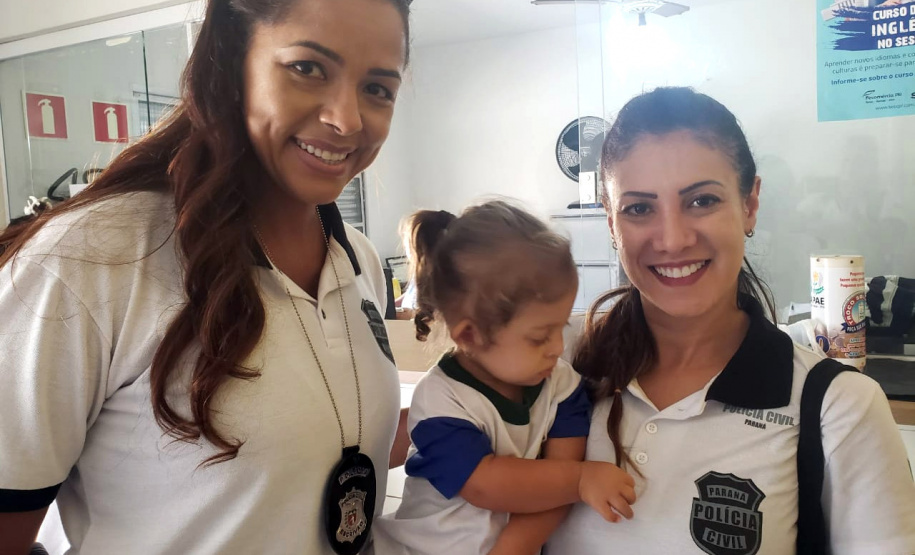 Cerca de 100 estudantes da Escola de Educação Especial Bem Me Quer, de Matinhos, tiveram a oportunidade de conhecer e interagir com os policiais.
Foto: PCPR