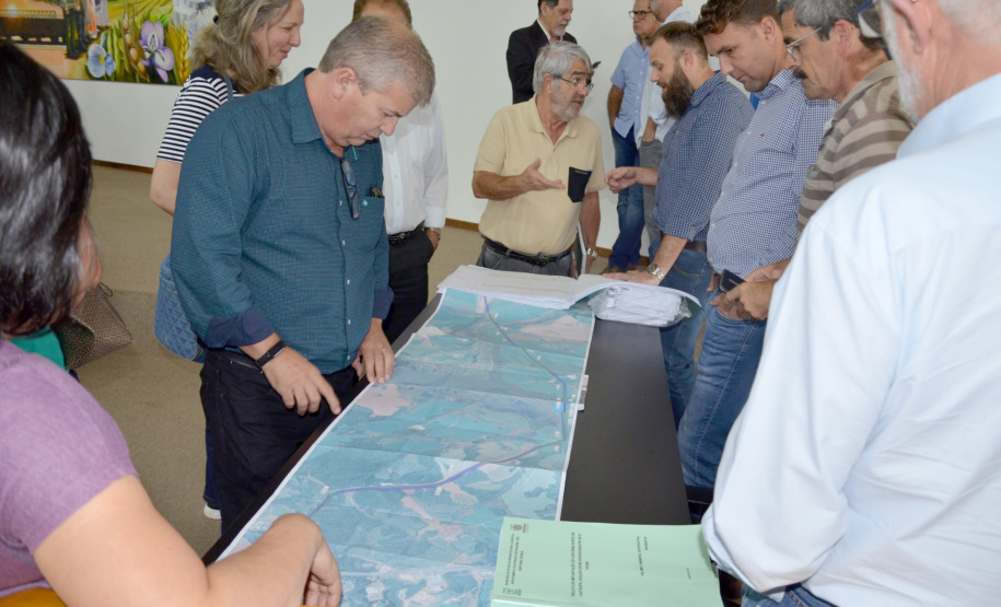 A obra do Contorno Norte de Castro foi tema de uma audiência pública presencial realizada na tarde da última quarta-feira (12) no auditório da Câmara de Vereadores da cidade