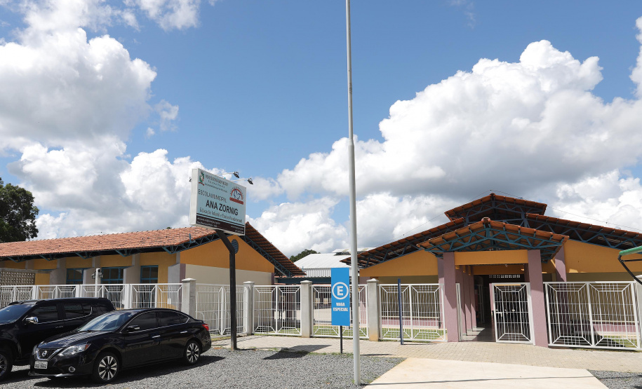 O governador Carlos Massa Ratinho inaugura a Escola Municipal Ana Zorning e confirma recursos para pavimentação, em Rio Negro, região sudeste do Paraná. Presentes no evento: prefeito de Rio Negro, Milton José Paizani; secretário de Desenvolvimento Urbano, João Carlos Ortega; secretário de Educação e do Esporte, Renato Feder; de Agricultura e Abastecimento, Norberto Ortigara; entre outros.Rio Negro, 13-02-20.Foto: Arnaldo Alves / AEN.