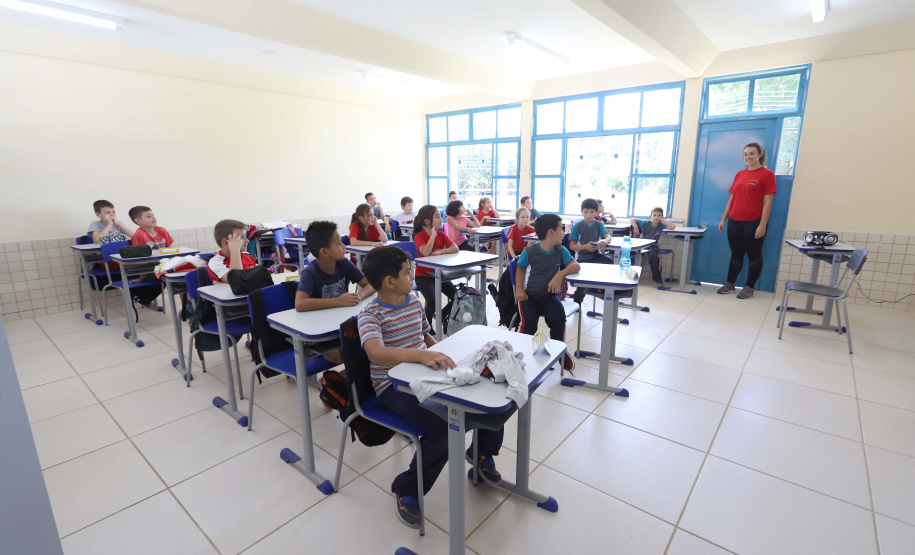 O governador Carlos Massa Ratinho inaugura a Escola Municipal Ana Zorning e confirma recursos para pavimentação, em Rio Negro, região sudeste do Paraná. Presentes no evento: prefeito de Rio Negro, Milton José Paizani; secretário de Desenvolvimento Urbano, João Carlos Ortega; secretário de Educação e do Esporte, Renato Feder; de Agricultura e Abastecimento, Norberto Ortigara; entre outros.Rio Negro, 13-02-20.Foto: Arnaldo Alves / AEN.