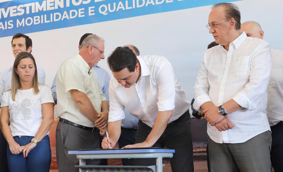 O governador Carlos Massa Ratinho inaugura a Escola Municipal Ana Zorning e confirma recursos para pavimentação, em Rio Negro, região sudeste do Paraná. Presentes no evento: prefeito de Rio Negro, Milton José Paizani; secretário de Desenvolvimento Urbano, João Carlos Ortega; secretário de Educação e do Esporte, Renato Feder; de Agricultura e Abastecimento, Norberto Ortigara; entre outros.Rio Negro, 13-02-20.Foto: Arnaldo Alves / AEN.