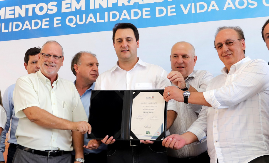 O governador Carlos Massa Ratinho inaugura a Escola Municipal Ana Zorning e confirma recursos para pavimentação, em Rio Negro, região sudeste do Paraná. Presentes no evento: prefeito de Rio Negro, Milton José Paizani; secretário de Desenvolvimento Urbano, João Carlos Ortega; secretário de Educação e do Esporte, Renato Feder; de Agricultura e Abastecimento, Norberto Ortigara; entre outros.Rio Negro, 13-02-20.Foto: Arnaldo Alves / AEN.