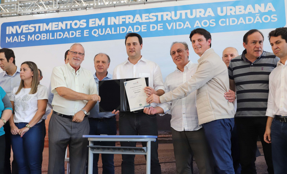 O governador Carlos Massa Ratinho inaugura a Escola Municipal Ana Zorning e confirma recursos para pavimentação, em Rio Negro, região sudeste do Paraná. Presentes no evento: prefeito de Rio Negro, Milton José Paizani; secretário de Desenvolvimento Urbano, João Carlos Ortega; secretário de Educação e do Esporte, Renato Feder; de Agricultura e Abastecimento, Norberto Ortigara; entre outros.Rio Negro, 13-02-20.Foto: Arnaldo Alves / AEN.