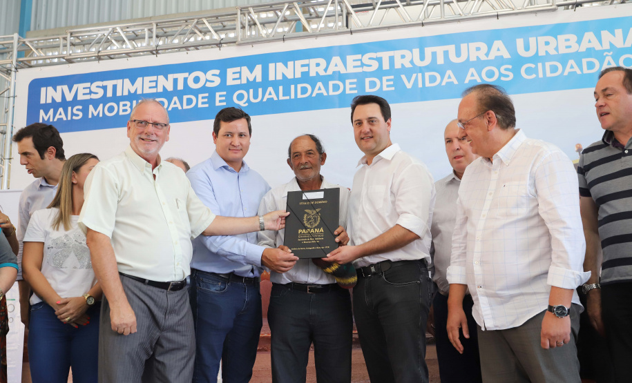O governador Carlos Massa Ratinho inaugura a Escola Municipal Ana Zorning e confirma recursos para pavimentação, em Rio Negro, região sudeste do Paraná. Presentes no evento: prefeito de Rio Negro, Milton José Paizani; secretário de Desenvolvimento Urbano, João Carlos Ortega; secretário de Educação e do Esporte, Renato Feder; de Agricultura e Abastecimento, Norberto Ortigara; entre outros.Rio Negro, 13-02-20.Foto: Arnaldo Alves / AEN.