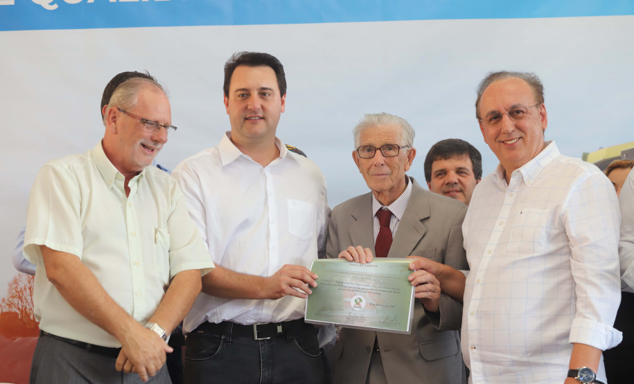 O governador Carlos Massa Ratinho inaugura a Escola Municipal Ana Zorning e confirma recursos para pavimentação, em Rio Negro, região sudeste do Paraná. Presentes no evento: prefeito de Rio Negro, Milton José Paizani; secretário de Desenvolvimento Urbano, João Carlos Ortega; secretário de Educação e do Esporte, Renato Feder; de Agricultura e Abastecimento, Norberto Ortigara; entre outros.Rio Negro, 13-02-20.Foto: Arnaldo Alves / AEN.
