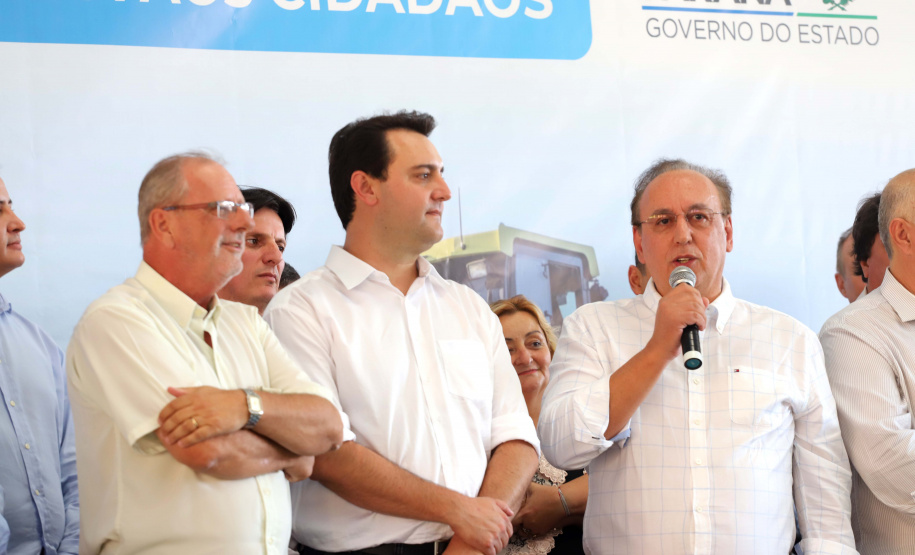 O governador Carlos Massa Ratinho inaugura a Escola Municipal Ana Zorning e confirma recursos para pavimentação, em Rio Negro, região sudeste do Paraná. Presentes no evento: prefeito de Rio Negro, Milton José Paizani; secretário de Desenvolvimento Urbano, João Carlos Ortega; secretário de Educação e do Esporte, Renato Feder; de Agricultura e Abastecimento, Norberto Ortigara; entre outros.Rio Negro, 13-02-20.Foto: Arnaldo Alves / AEN.