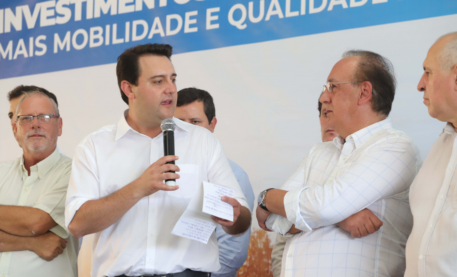 O governador Carlos Massa Ratinho inaugura a Escola Municipal Ana Zorning e confirma recursos para pavimentação, em Rio Negro, região sudeste do Paraná. Presentes no evento: prefeito de Rio Negro, Milton José Paizani; secretário de Desenvolvimento Urbano, João Carlos Ortega; secretário de Educação e do Esporte, Renato Feder; de Agricultura e Abastecimento, Norberto Ortigara; entre outros.Rio Negro, 13-02-20.Foto: Arnaldo Alves / AEN.