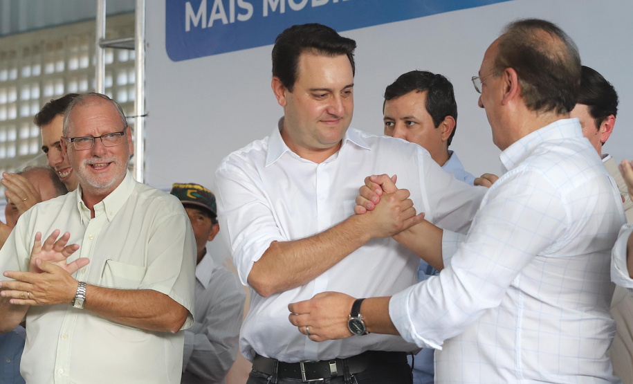 O governador Carlos Massa Ratinho inaugura a Escola Municipal Ana Zorning e confirma recursos para pavimentação, em Rio Negro, região sudeste do Paraná. Presentes no evento: prefeito de Rio Negro, Milton José Paizani; secretário de Desenvolvimento Urbano, João Carlos Ortega; secretário de Educação e do Esporte, Renato Feder; de Agricultura e Abastecimento, Norberto Ortigara; entre outros.Rio Negro, 13-02-20.Foto: Arnaldo Alves / AEN.