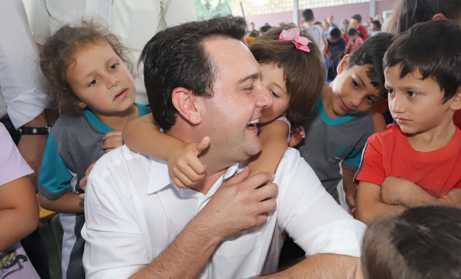 O governador Carlos Massa Ratinho inaugura a Escola Municipal Ana Zorning e confirma recursos para pavimentação, em Rio Negro, região sudeste do Paraná. Presentes no evento: prefeito de Rio Negro, Milton José Paizani; secretário de Desenvolvimento Urbano, João Carlos Ortega; secretário de Educação e do Esporte, Renato Feder; de Agricultura e Abastecimento, Norberto Ortigara; entre outros.Rio Negro, 13-02-20.Foto: Arnaldo Alves / AEN.