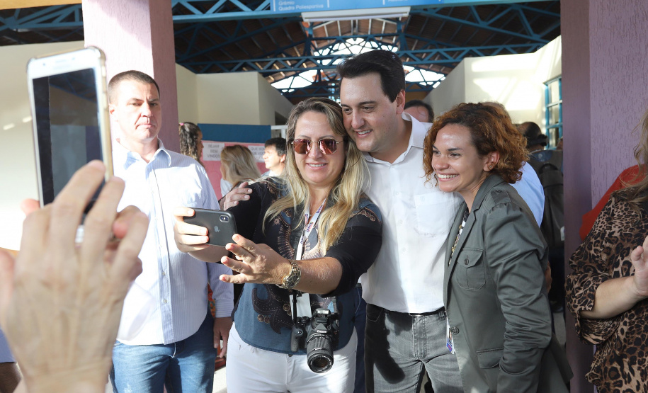 O governador Carlos Massa Ratinho inaugura a Escola Municipal Ana Zorning e confirma recursos para pavimentação, em Rio Negro, região sudeste do Paraná. Presentes no evento: prefeito de Rio Negro, Milton José Paizani; secretário de Desenvolvimento Urbano, João Carlos Ortega; secretário de Educação e do Esporte, Renato Feder; de Agricultura e Abastecimento, Norberto Ortigara; entre outros.Rio Negro, 13-02-20.Foto: Arnaldo Alves / AEN.