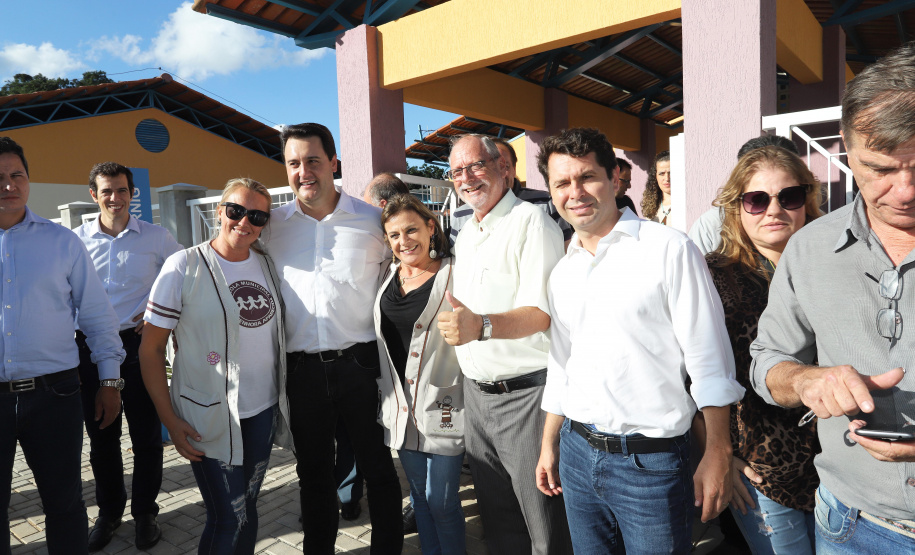 O governador Carlos Massa Ratinho inaugura a Escola Municipal Ana Zorning e confirma recursos para pavimentação, em Rio Negro, região sudeste do Paraná. Presentes no evento: prefeito de Rio Negro, Milton José Paizani; secretário de Desenvolvimento Urbano, João Carlos Ortega; secretário de Educação e do Esporte, Renato Feder; de Agricultura e Abastecimento, Norberto Ortigara; entre outros.Rio Negro, 13-02-20.Foto: Arnaldo Alves / AEN.
