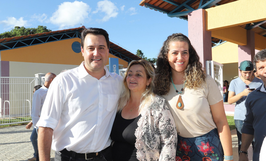 O governador Carlos Massa Ratinho inaugura a Escola Municipal Ana Zorning e confirma recursos para pavimentação, em Rio Negro, região sudeste do Paraná. Presentes no evento: prefeito de Rio Negro, Milton José Paizani; secretário de Desenvolvimento Urbano, João Carlos Ortega; secretário de Educação e do Esporte, Renato Feder; de Agricultura e Abastecimento, Norberto Ortigara; entre outros.Rio Negro, 13-02-20.Foto: Arnaldo Alves / AEN.