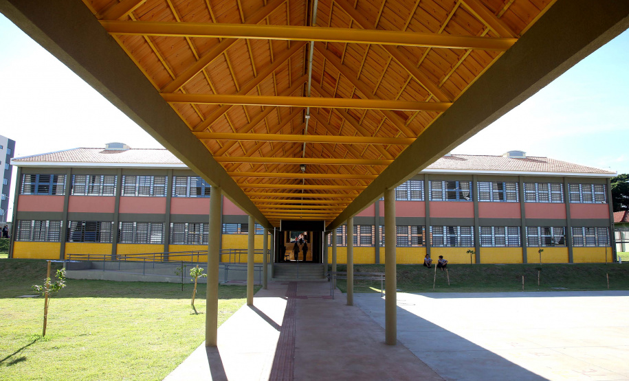 Cerca de 1.100 estudantes do Ensino Fundamental e Ensino Médio, de Sarandi, Noroeste do Paraná, são beneficiados com a nova estrutura da Escola Estadual Vereador Luiz Zanchim, inaugurada nesta sexta-feira (14), pelo governador Carlos Massa Ratinho Junior. - Sarandi, 14/02/2020 - Foto: Jaelson Lucas/AEN