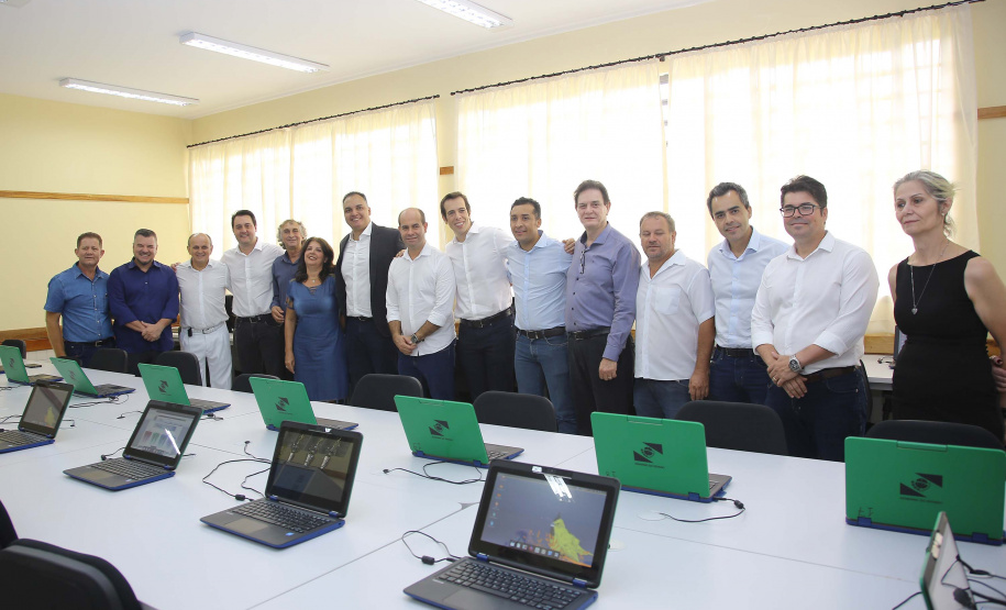 Cerca de 1.100 estudantes do Ensino Fundamental e Ensino Médio, de Sarandi, Noroeste do Paraná, são beneficiados com a nova estrutura da Escola Estadual Vereador Luiz Zanchim, inaugurada nesta sexta-feira (14), pelo governador Carlos Massa Ratinho Junior. - Sarandi, 14/02/2020 - Foto: Jaelson Lucas/AEN