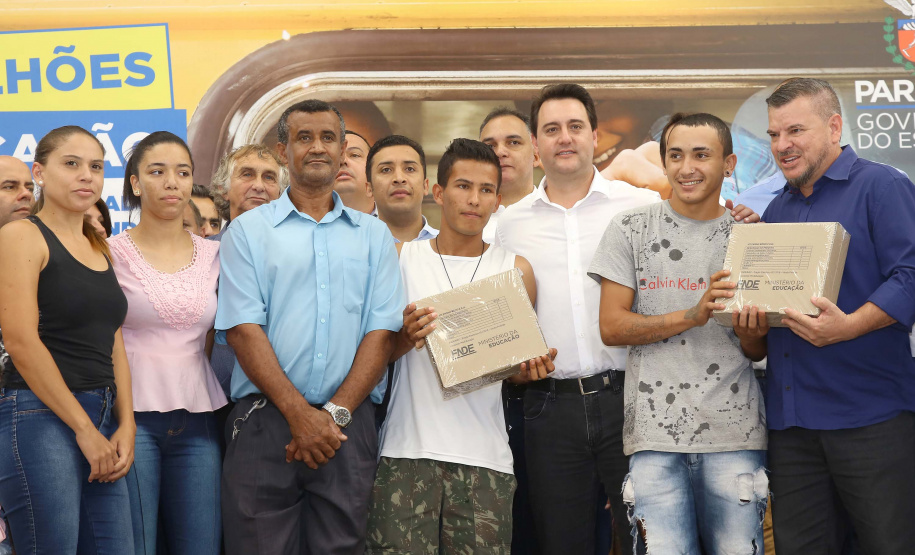 Cerca de 1.100 estudantes do Ensino Fundamental e Ensino Médio, de Sarandi, Noroeste do Paraná, são beneficiados com a nova estrutura da Escola Estadual Vereador Luiz Zanchim, inaugurada nesta sexta-feira (14), pelo governador Carlos Massa Ratinho Junior. - Sarandi, 14/02/2020 - Foto: Jaelson Lucas/AEN