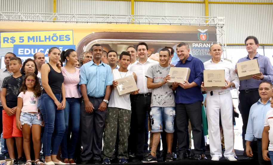 Cerca de 1.100 estudantes do Ensino Fundamental e Ensino Médio, de Sarandi, Noroeste do Paraná, são beneficiados com a nova estrutura da Escola Estadual Vereador Luiz Zanchim, inaugurada nesta sexta-feira (14), pelo governador Carlos Massa Ratinho Junior. - Sarandi, 14/02/2020 - Foto: Jaelson Lucas/AEN