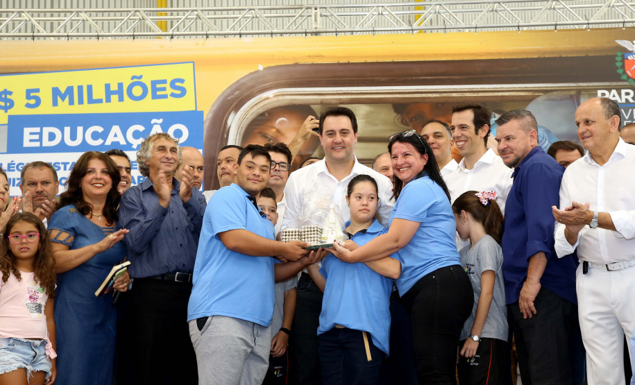 Cerca de 1.100 estudantes do Ensino Fundamental e Ensino Médio, de Sarandi, Noroeste do Paraná, são beneficiados com a nova estrutura da Escola Estadual Vereador Luiz Zanchim, inaugurada nesta sexta-feira (14), pelo governador Carlos Massa Ratinho Junior. - Sarandi, 14/02/2020 - Foto: Jaelson Lucas/AEN