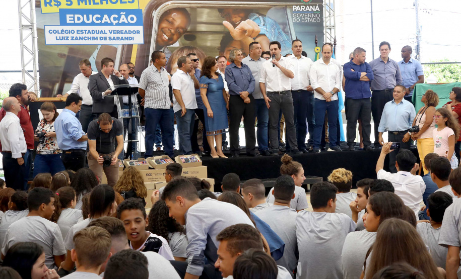 Cerca de 1.100 estudantes do Ensino Fundamental e Ensino Médio, de Sarandi, Noroeste do Paraná, são beneficiados com a nova estrutura da Escola Estadual Vereador Luiz Zanchim, inaugurada nesta sexta-feira (14), pelo governador Carlos Massa Ratinho Junior. - Sarandi, 14/02/2020 - Foto: Jaelson Lucas/AEN